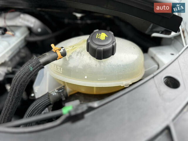 Білий Рено Мастєр, об'ємом двигуна 2.3 л та пробігом 267 тис. км за 21500 $, фото 92 на Automoto.ua