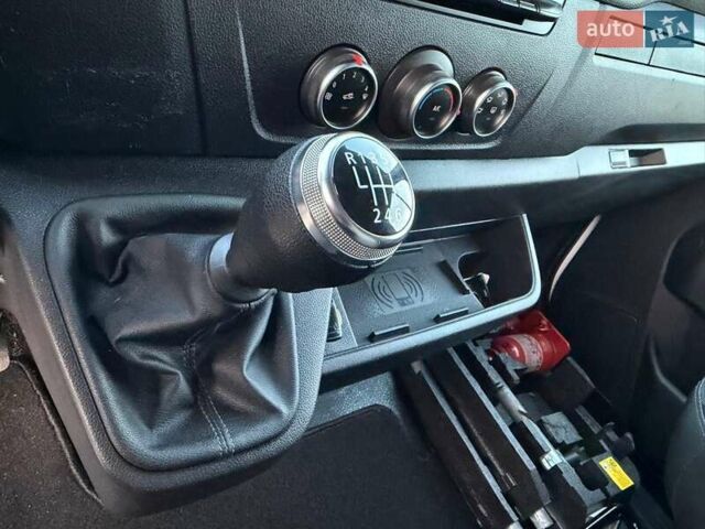 Белый Рено Мастер, объемом двигателя 2.3 л и пробегом 176 тыс. км за 21300 $, фото 17 на Automoto.ua