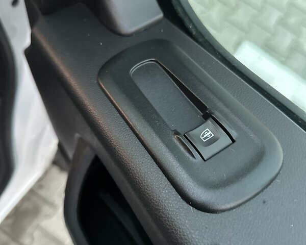 Білий Рено Мастєр, об'ємом двигуна 2.3 л та пробігом 171 тис. км за 18800 $, фото 47 на Automoto.ua