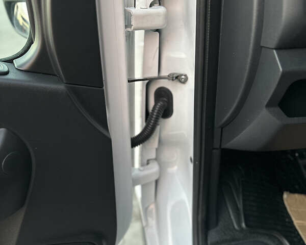 Білий Рено Мастєр, об'ємом двигуна 2.3 л та пробігом 171 тис. км за 18800 $, фото 25 на Automoto.ua