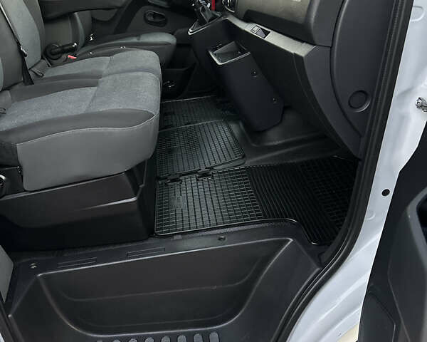 Білий Рено Мастєр, об'ємом двигуна 2.3 л та пробігом 175 тис. км за 19600 $, фото 53 на Automoto.ua