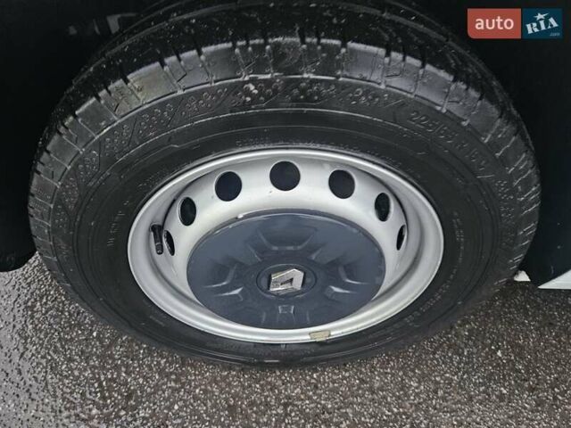 Белый Рено Мастер, объемом двигателя 2.3 л и пробегом 184 тыс. км за 18300 $, фото 37 на Automoto.ua