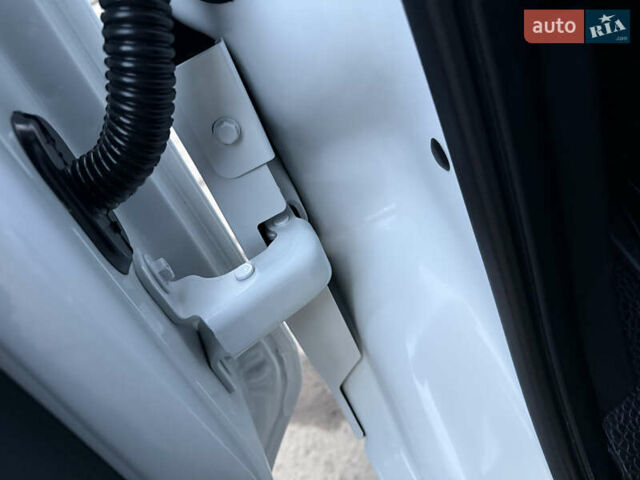 Белый Рено Мастер, объемом двигателя 0 л и пробегом 252 тыс. км за 18800 $, фото 19 на Automoto.ua