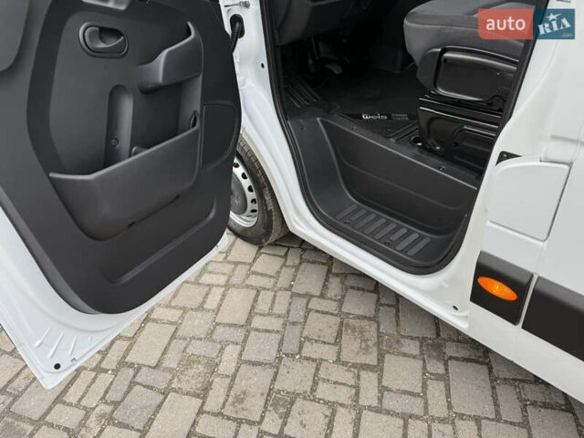 Білий Рено Мастєр, об'ємом двигуна 0 л та пробігом 266 тис. км за 21300 $, фото 32 на Automoto.ua