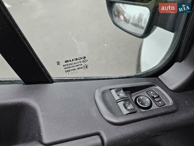 Білий Рено Мастєр, об'ємом двигуна 2.3 л та пробігом 217 тис. км за 18900 $, фото 53 на Automoto.ua