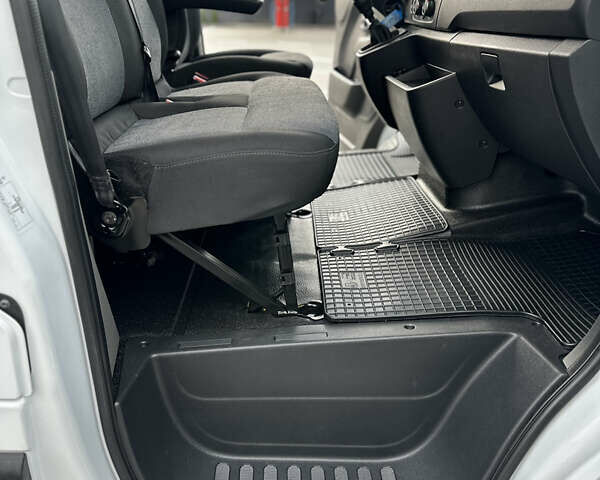 Белый Рено Мастер, объемом двигателя 2.3 л и пробегом 240 тыс. км за 18500 $, фото 76 на Automoto.ua