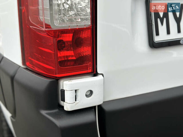 Белый Рено Мастер, объемом двигателя 2.3 л и пробегом 240 тыс. км за 18500 $, фото 30 на Automoto.ua
