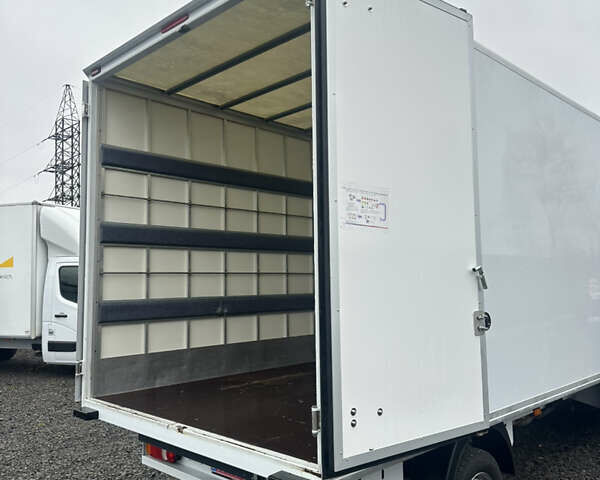 Белый Рено Мастер, объемом двигателя 2.3 л и пробегом 36 тыс. км за 25600 $, фото 12 на Automoto.ua