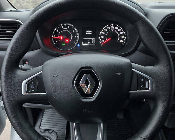 Белый Рено Мастер, объемом двигателя 2.3 л и пробегом 253 тыс. км за 20999 $, фото 14 на Automoto.ua