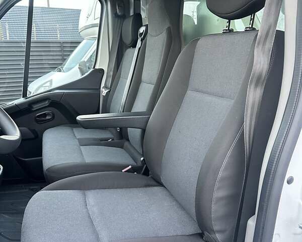 Белый Рено Мастер, объемом двигателя 2.3 л и пробегом 290 тыс. км за 25200 $, фото 28 на Automoto.ua