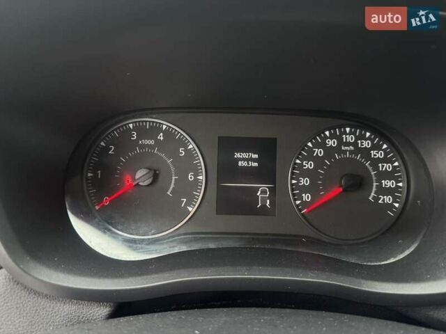 Белый Рено Мастер, объемом двигателя 2.3 л и пробегом 262 тыс. км за 18100 $, фото 16 на Automoto.ua