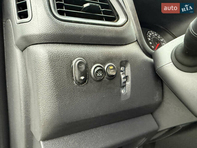 Білий Рено Мастєр, об'ємом двигуна 2.3 л та пробігом 98 тис. км за 27300 $, фото 50 на Automoto.ua