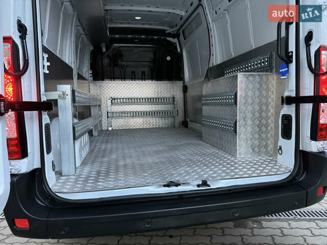 Белый Рено Мастер, объемом двигателя 0 л и пробегом 252 тыс. км за 18800 $, фото 62 на Automoto.ua