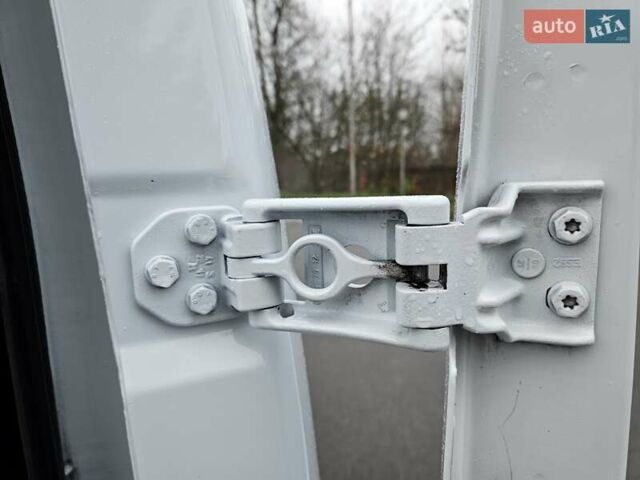 Білий Рено Мастєр, об'ємом двигуна 2.3 л та пробігом 217 тис. км за 18900 $, фото 68 на Automoto.ua