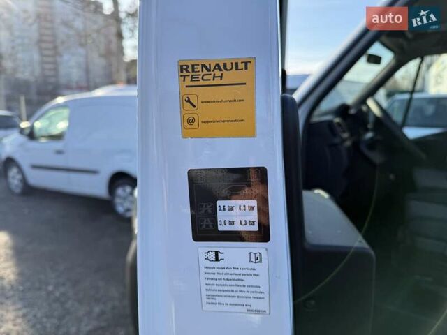 Белый Рено Мастер, объемом двигателя 2.3 л и пробегом 250 тыс. км за 19999 $, фото 21 на Automoto.ua