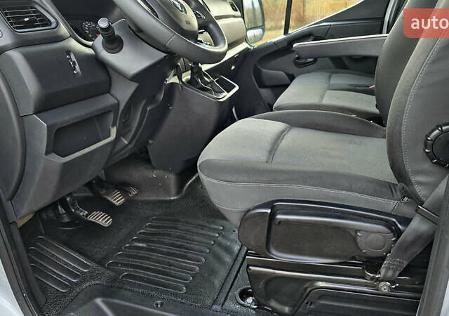 Белый Рено Мастер, объемом двигателя 2.3 л и пробегом 352 тыс. км за 17900 $, фото 11 на Automoto.ua