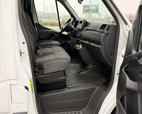 Белый Рено Мастер, объемом двигателя 2.3 л и пробегом 220 тыс. км за 19700 $, фото 5 на Automoto.ua