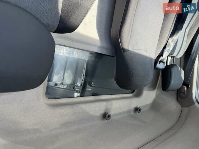 Белый Рено Мастер, объемом двигателя 2.3 л и пробегом 250 тыс. км за 19999 $, фото 27 на Automoto.ua