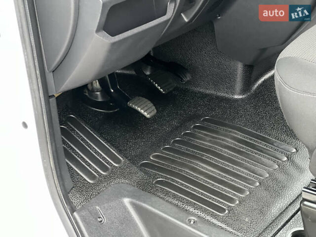 Белый Рено Мастер, объемом двигателя 2.3 л и пробегом 233 тыс. км за 17900 $, фото 86 на Automoto.ua