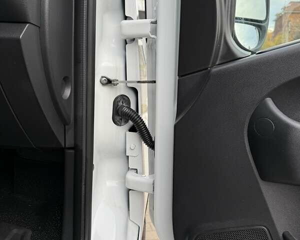 Білий Рено Мастєр, об'ємом двигуна 2.3 л та пробігом 248 тис. км за 20950 $, фото 41 на Automoto.ua