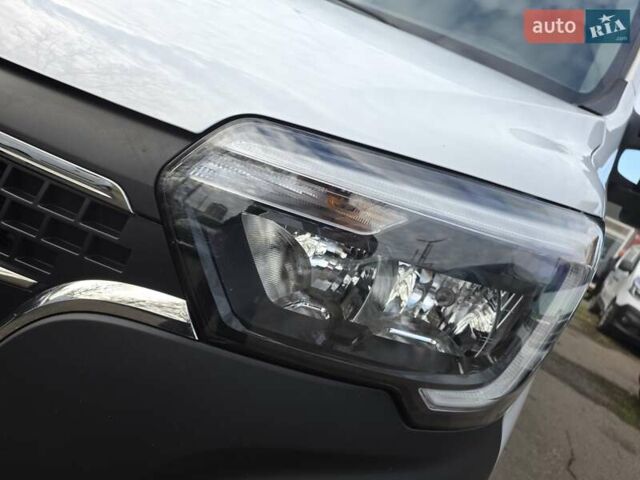 Белый Рено Мастер, объемом двигателя 2.3 л и пробегом 206 тыс. км за 21000 $, фото 5 на Automoto.ua