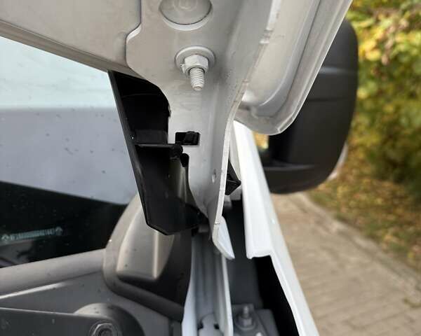 Білий Рено Мастєр, об'ємом двигуна 2.3 л та пробігом 248 тис. км за 20950 $, фото 71 на Automoto.ua