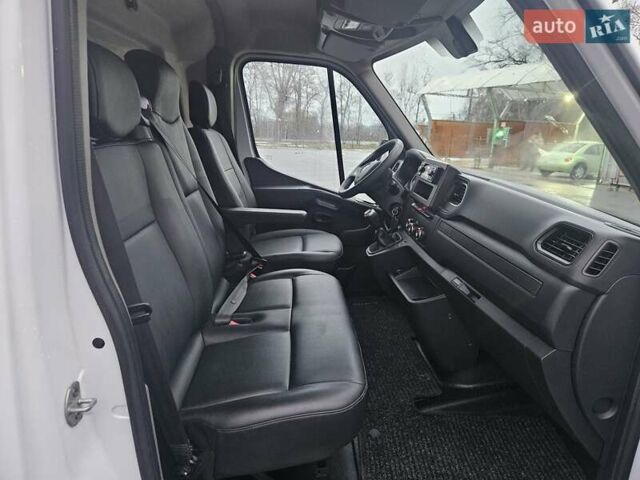 Белый Рено Мастер, объемом двигателя 2.3 л и пробегом 184 тыс. км за 18300 $, фото 58 на Automoto.ua