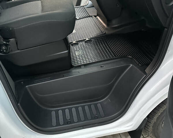 Білий Рено Мастєр, об'ємом двигуна 2.3 л та пробігом 171 тис. км за 18800 $, фото 49 на Automoto.ua