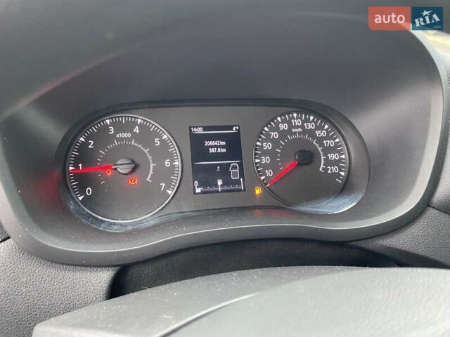 Белый Рено Мастер, объемом двигателя 2.3 л и пробегом 200 тыс. км за 18450 $, фото 18 на Automoto.ua