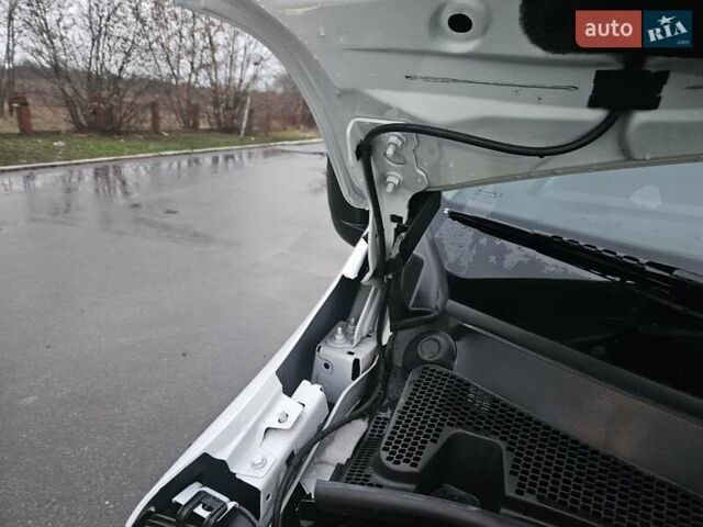 Белый Рено Мастер, объемом двигателя 2.3 л и пробегом 184 тыс. км за 18300 $, фото 73 на Automoto.ua