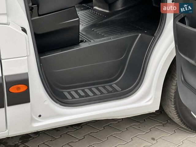 Белый Рено Мастер, объемом двигателя 2.3 л и пробегом 233 тыс. км за 17900 $, фото 102 на Automoto.ua