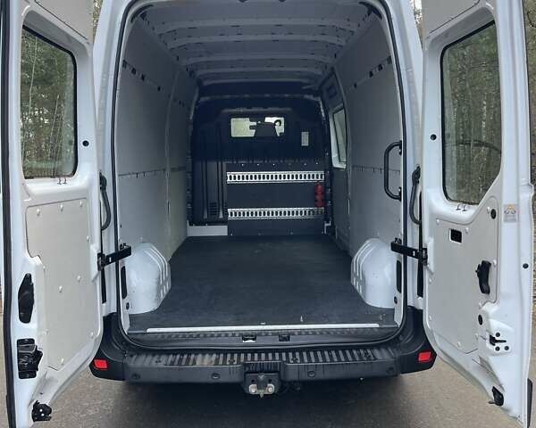 Белый Рено Мастер, объемом двигателя 2.3 л и пробегом 180 тыс. км за 22000 $, фото 22 на Automoto.ua