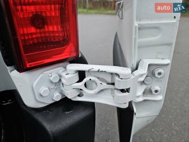 Білий Рено Мастєр, об'ємом двигуна 2.3 л та пробігом 217 тис. км за 18900 $, фото 69 на Automoto.ua
