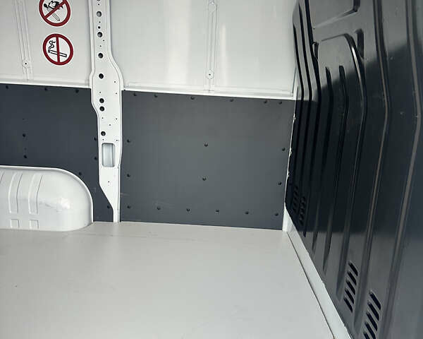 Белый Рено Мастер, объемом двигателя 2.3 л и пробегом 240 тыс. км за 18500 $, фото 107 на Automoto.ua