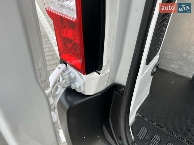 Белый Рено Мастер, объемом двигателя 2.3 л и пробегом 164 тыс. км за 19450 $, фото 55 на Automoto.ua
