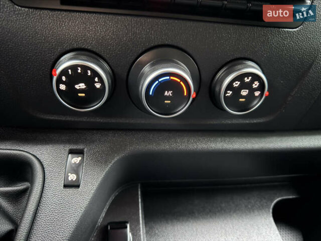 Белый Рено Мастер, объемом двигателя 2.3 л и пробегом 66 тыс. км за 25800 $, фото 40 на Automoto.ua