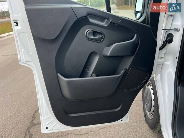 Белый Рено Мастер, объемом двигателя 2.3 л и пробегом 293 тыс. км за 24999 $, фото 85 на Automoto.ua