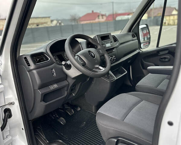 Белый Рено Мастер, объемом двигателя 2.3 л и пробегом 240 тыс. км за 18500 $, фото 44 на Automoto.ua