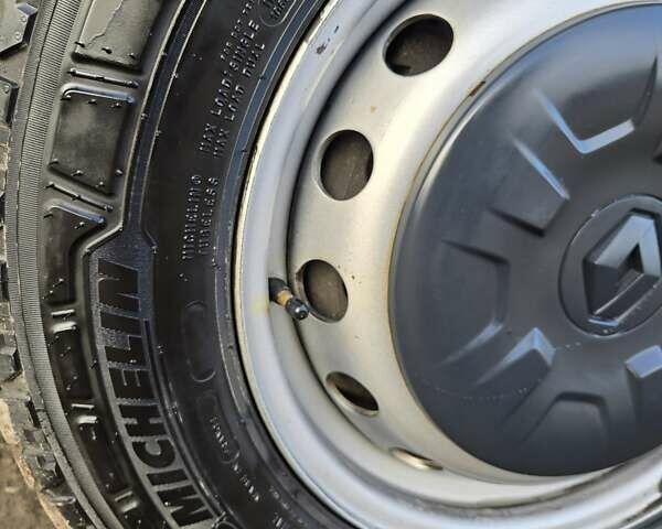 Белый Рено Мастер, объемом двигателя 2.3 л и пробегом 179 тыс. км за 18900 $, фото 44 на Automoto.ua