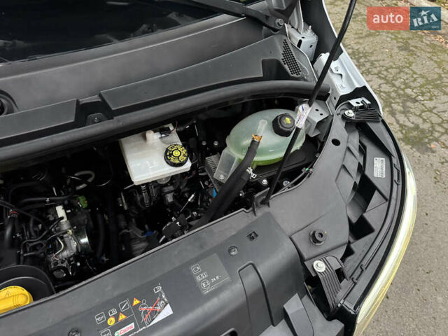 Белый Рено Мастер, объемом двигателя 2.3 л и пробегом 66 тыс. км за 25500 $, фото 60 на Automoto.ua