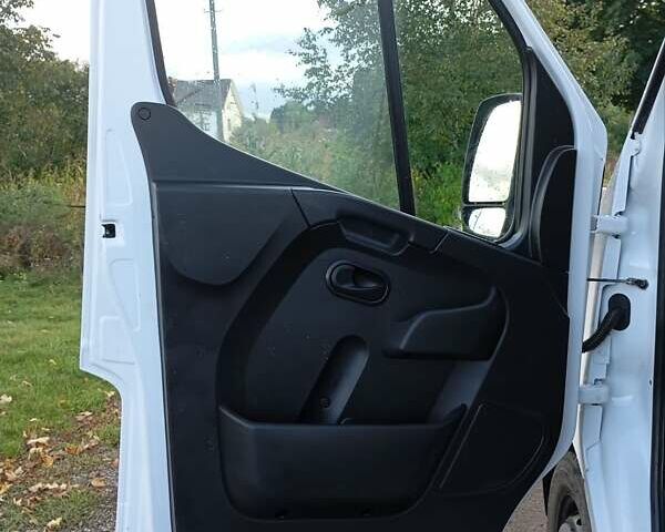 Белый Рено Мастер, объемом двигателя 0 л и пробегом 166 тыс. км за 18300 $, фото 22 на Automoto.ua