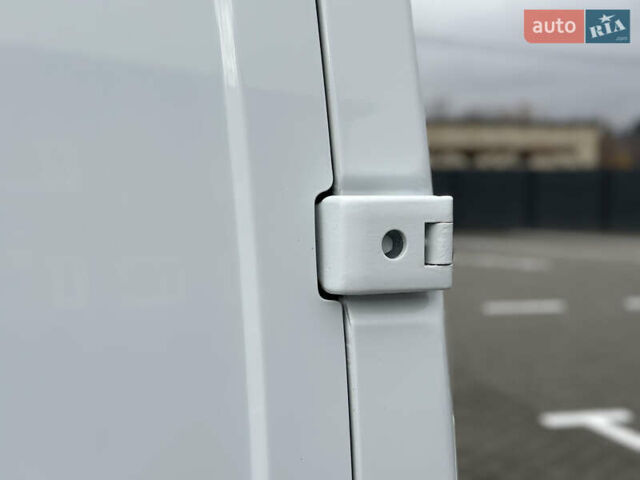 Белый Рено Мастер, объемом двигателя 2.3 л и пробегом 240 тыс. км за 18500 $, фото 31 на Automoto.ua