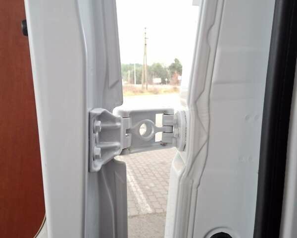 Белый Рено Мастер, объемом двигателя 2.3 л и пробегом 241 тыс. км за 19800 $, фото 15 на Automoto.ua