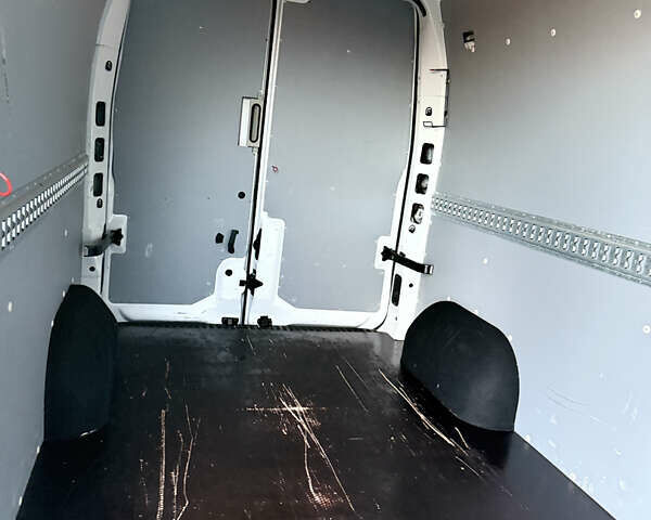 Белый Рено Мастер, объемом двигателя 2.3 л и пробегом 230 тыс. км за 19950 $, фото 41 на Automoto.ua