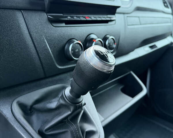 Белый Рено Мастер, объемом двигателя 2.3 л и пробегом 320 тыс. км за 24500 $, фото 31 на Automoto.ua