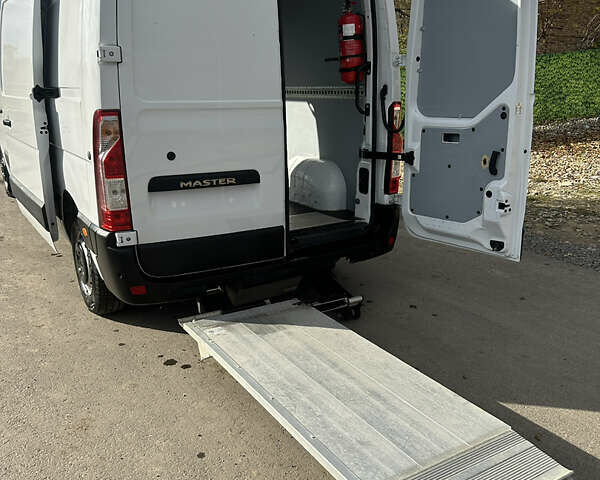 Белый Рено Мастер, объемом двигателя 2.3 л и пробегом 193 тыс. км за 22500 $, фото 28 на Automoto.ua