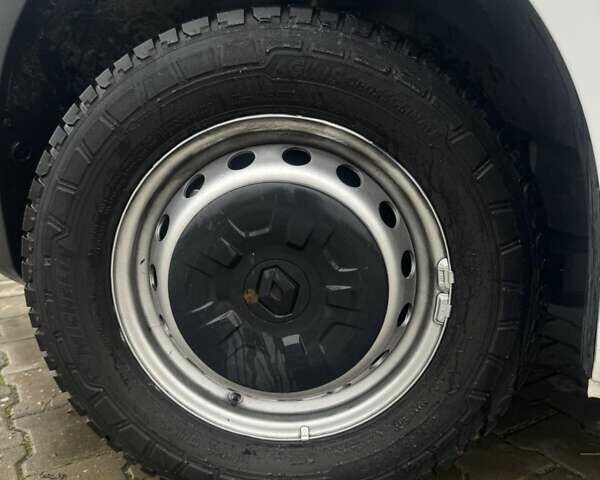 Белый Рено Мастер, объемом двигателя 2.3 л и пробегом 262 тыс. км за 18100 $, фото 23 на Automoto.ua