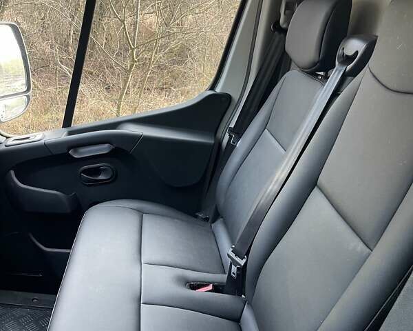 Белый Рено Мастер, объемом двигателя 2.3 л и пробегом 180 тыс. км за 22000 $, фото 41 на Automoto.ua