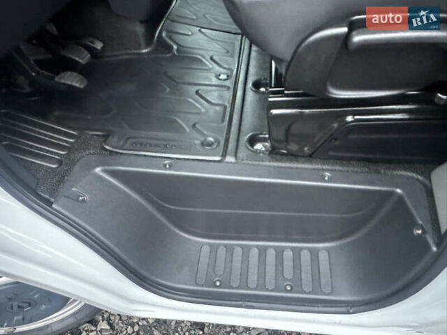 Белый Рено Мастер, объемом двигателя 2.3 л и пробегом 36 тыс. км за 25600 $, фото 31 на Automoto.ua