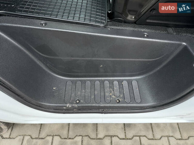 Білий Рено Мастєр, об'ємом двигуна 2.3 л та пробігом 98 тис. км за 27300 $, фото 43 на Automoto.ua